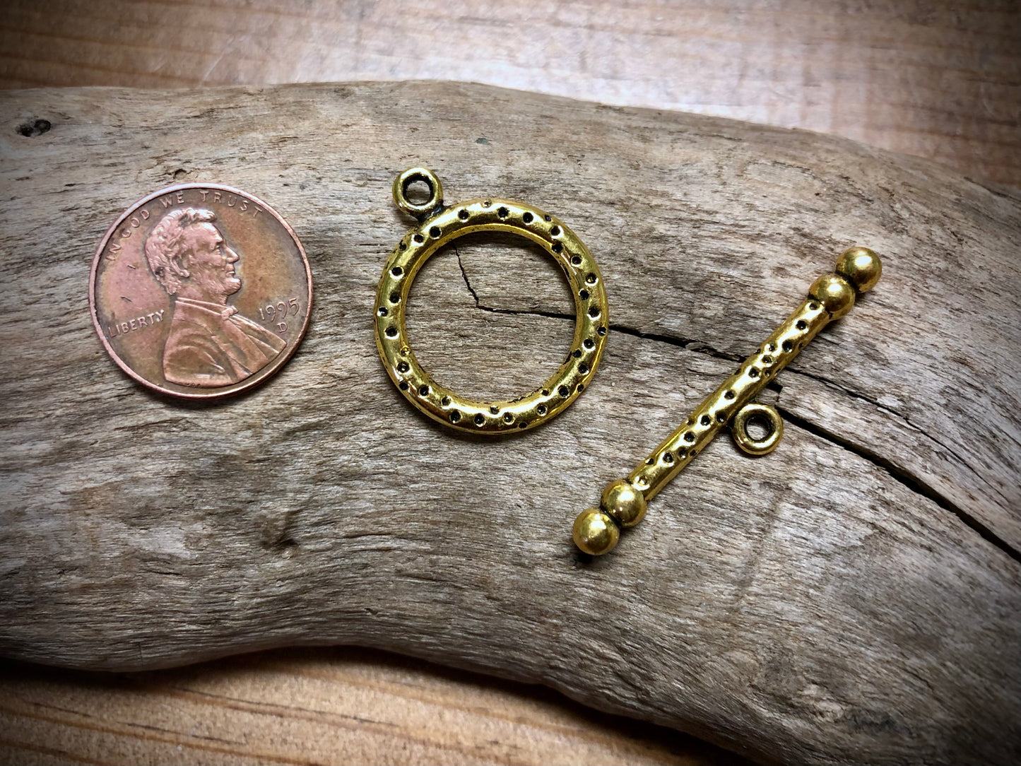 Dotted Circle Toggle Set - Gold Tone